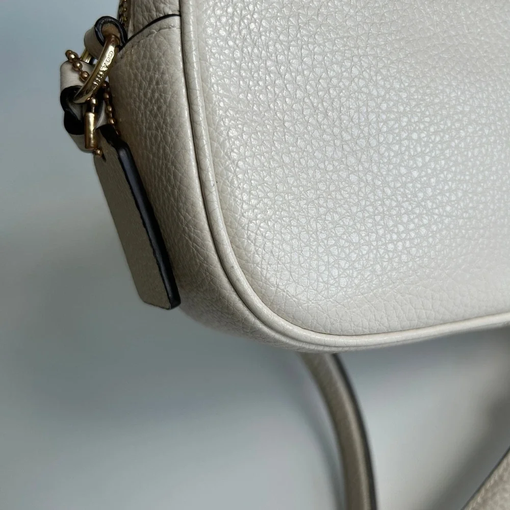 Coach Mini Camera Bag Chalk White Pebbled Leather Crossbody GOOD